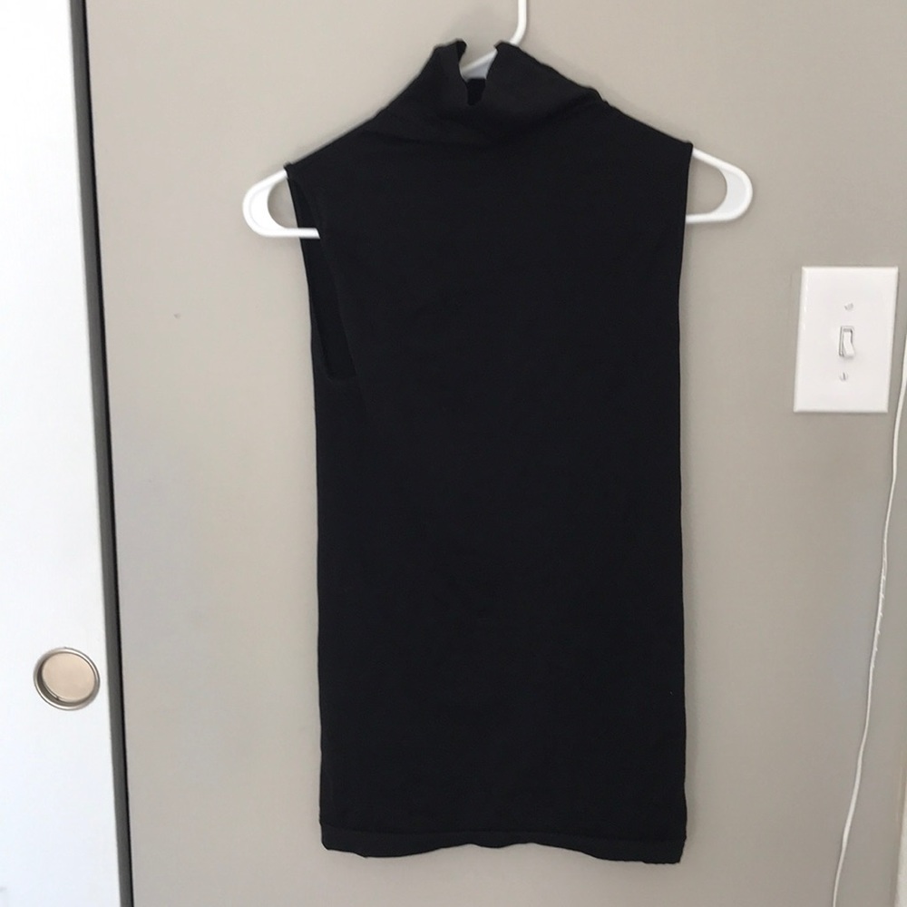 Black skinny tee
